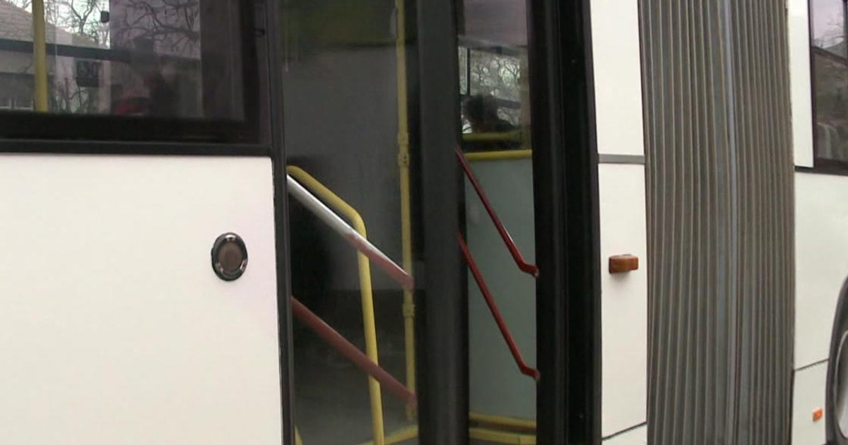 Horror Debrecenben: Babakocsistul vitte el a busz a gyerekeket, az anya feljelentést tesz - videó