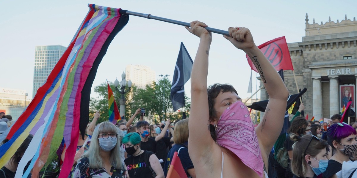 W sobotę wieczorem na placu Defilad pod PKiN zakończyła się manifestacja poparcia dla społeczności LGBT.