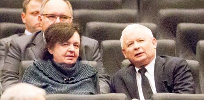 Kaczyński w kinie. Obok niego Anna Religa