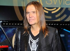 Brak matury, brak wykształcenia. Gwiazdy na bakier ze szkołą