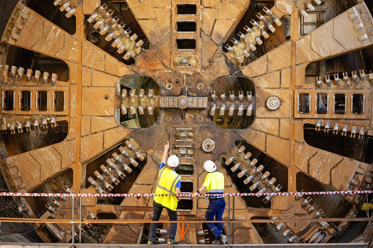 Workers,Inspect,And,Repair,A,Tunnel,Boring,Machine,(tbm),(often