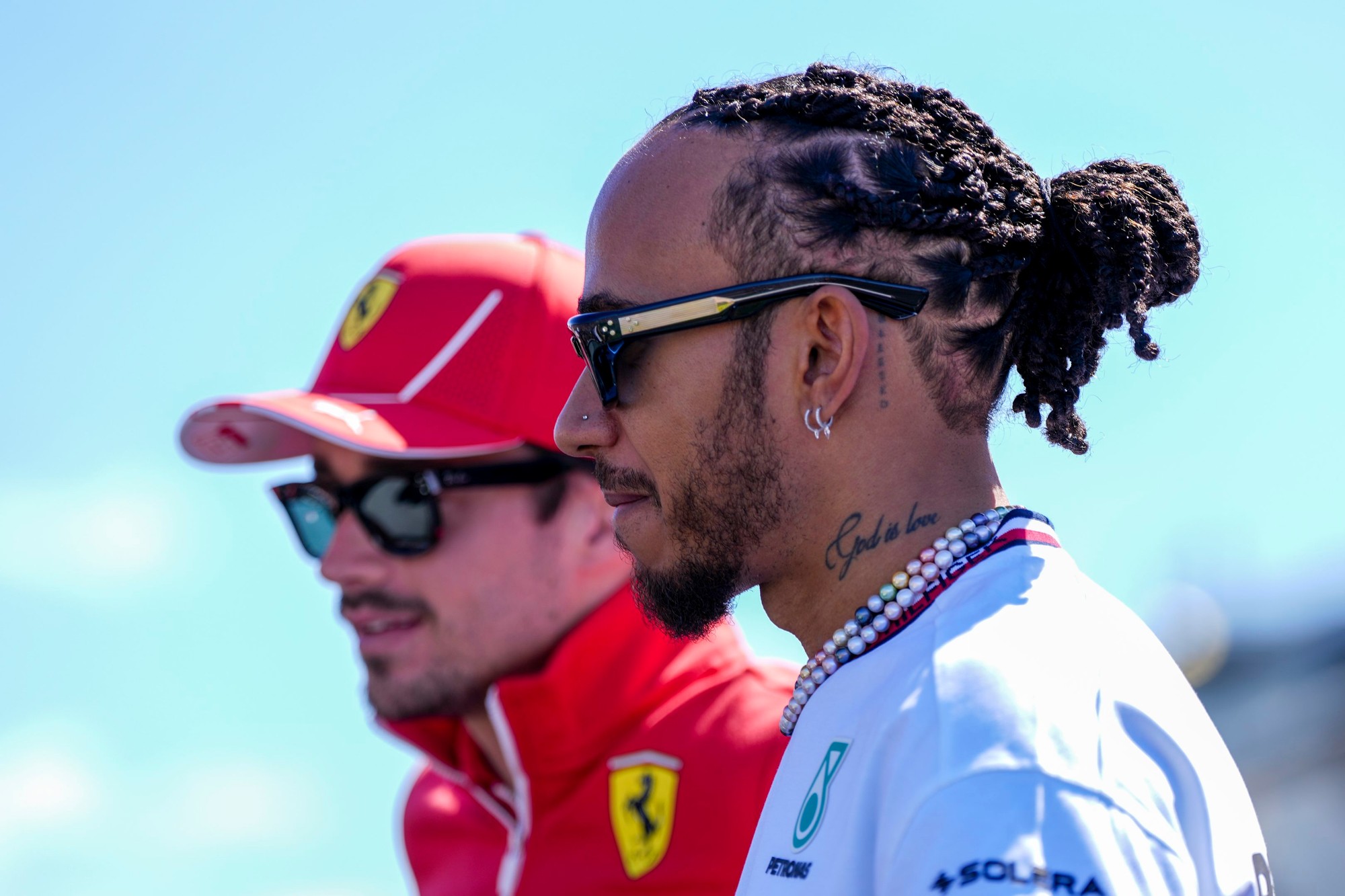 Britský jazdec Lewis Hamilton (Mercedes) a Monačan Charles Leclerc (Ferrari).