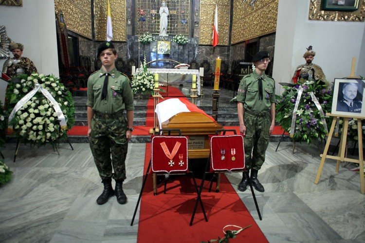 Nabożeństwa żałobne w Katedrze Polowej WP w Warszawie.