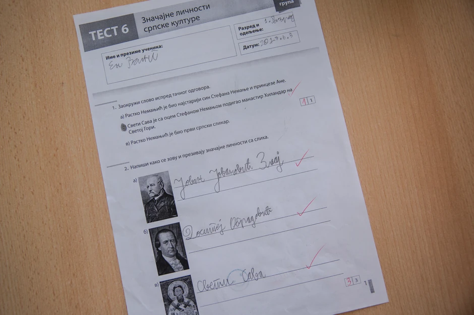 En je pokazao odlične rezultate u školi Montesori, saglasne su i njegova učiteljica i direktorka