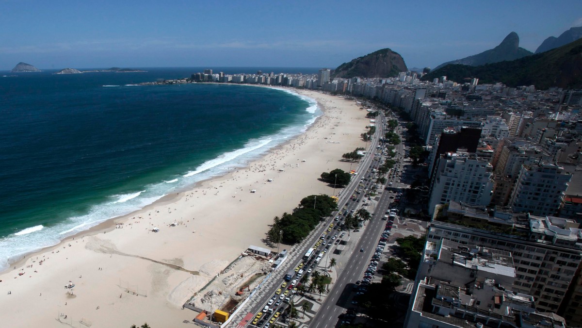 Zagraniczna turystka została zgwałcona i okradziona w minibusie w Rio de Janeiro. Brazylijska policja poinformowała, że aresztowano już dwóch mężczyzn. To mieszkańcy Rio w wieku 20 i 22 lat, którzy prawdopodobnie brali udział w zdarzeniu. Jeden z nich, to kierowca autobusu.