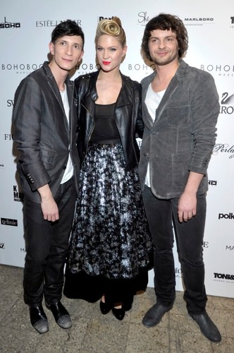 Zofia Ślotała z projektantami