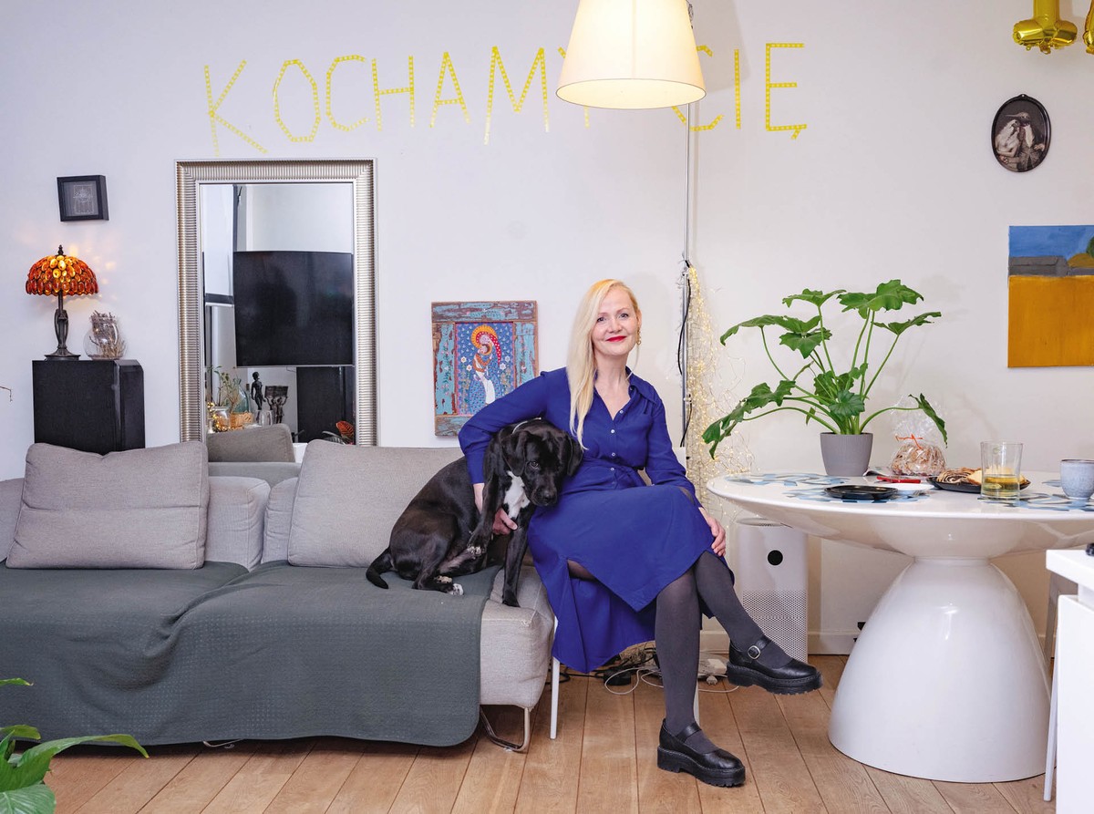 Katarzyna Stoparczyk dziennikarka Polskiego Radia, autorka książek, reżyserka spektakli teatralnych. Stworzyła radiowe audycje, m.in. „Dzieci wiedzą lepiej” i „Myślidziecka 3/5/7”, współtworzyła format telewizyjny „Duże Dzieci”. Obecnie w PR3 prowadzi program „Zagadkowa niedziela”