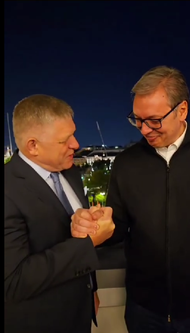 Fico sa v Moskve stretol so srbským prezidentom Vučičom.