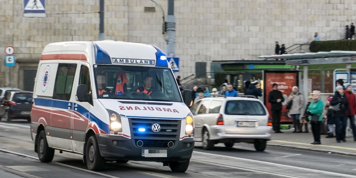 Pacjent chory na koronawirusa zmarł kilkaset metrów od szpitala