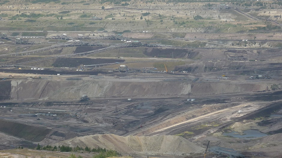 Odkrywka węgla brunatnego w Bełchatowie. Źródło: Adam Chamczyk, CC BY 3.0, Wikimedia Commons.