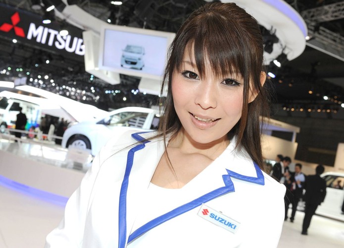 Salon samochodowy w Tokio - dziewczyny