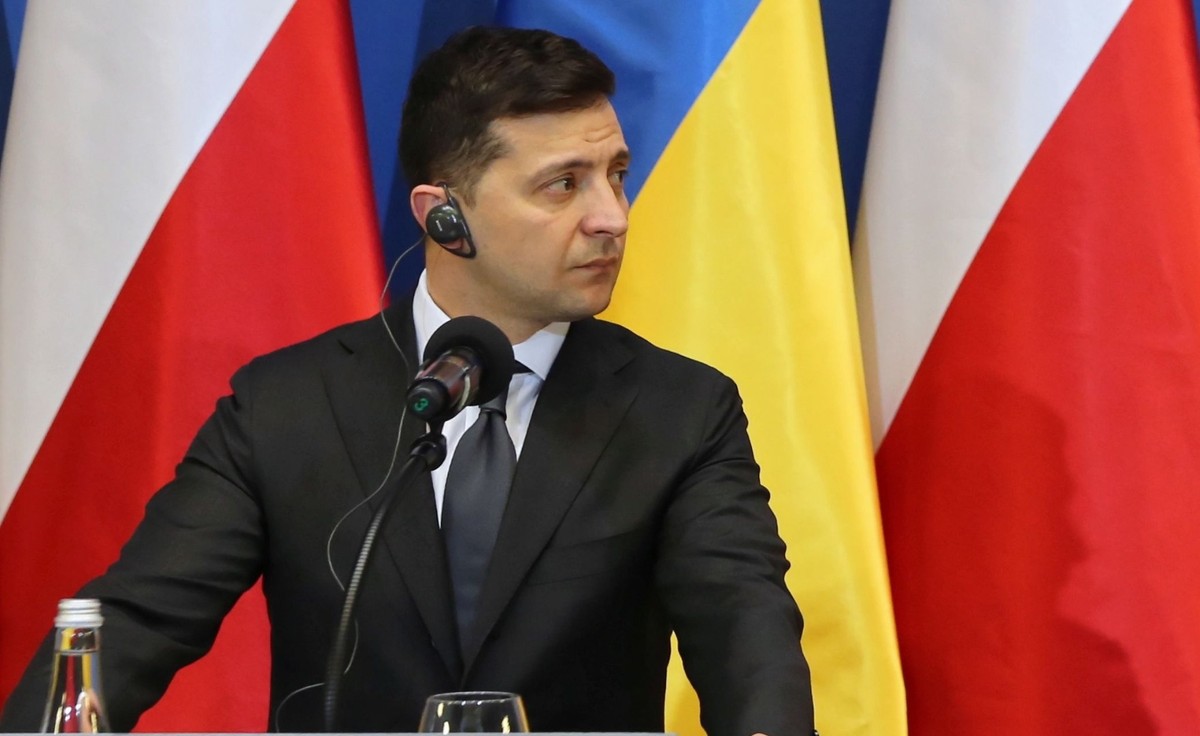 49,4 proc. Ukraińców ufa prezydentowi Wołodymyrowi Zełenskiemu - wynika z opublikowanego w poniedziałek sondażu Centrum Monitoringu Socjalnego i Ukraińskiego Instytutu Badań Socjalnych im. Jaremenki. Bilans zaufania do prezydenta pozostaje nadal pozytywny - nie ufa mu 39,3 proc. badanych.