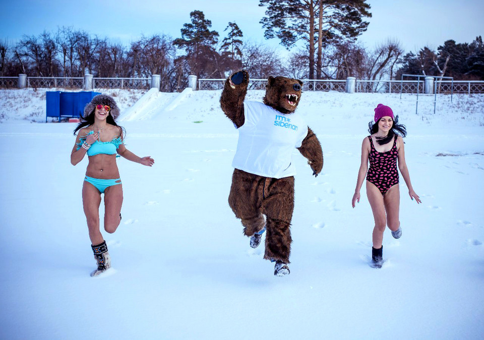 Jestem Syberyjczykiem - gorąca kampania promocyjna Syberii z dziewczynami w bikini