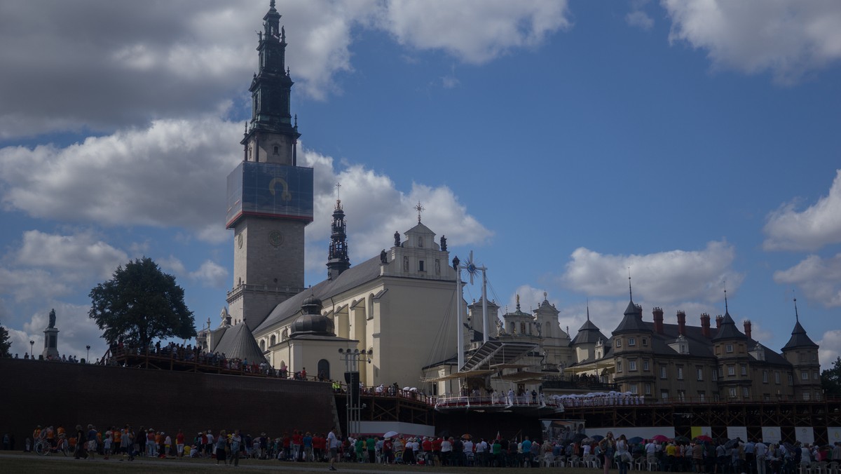 Przyjaciele i wychowankowie św. Jana Pawła II spotkali się wczoraj na Jasnej Górze. Grupa pielgrzymów skupiona we wspólnocie „Środowisko” to osoby, które poznały ks. Karola Wojtyłę, gdy był wikariuszem, duszpasterzem akademickim i biskupem krakowskim.