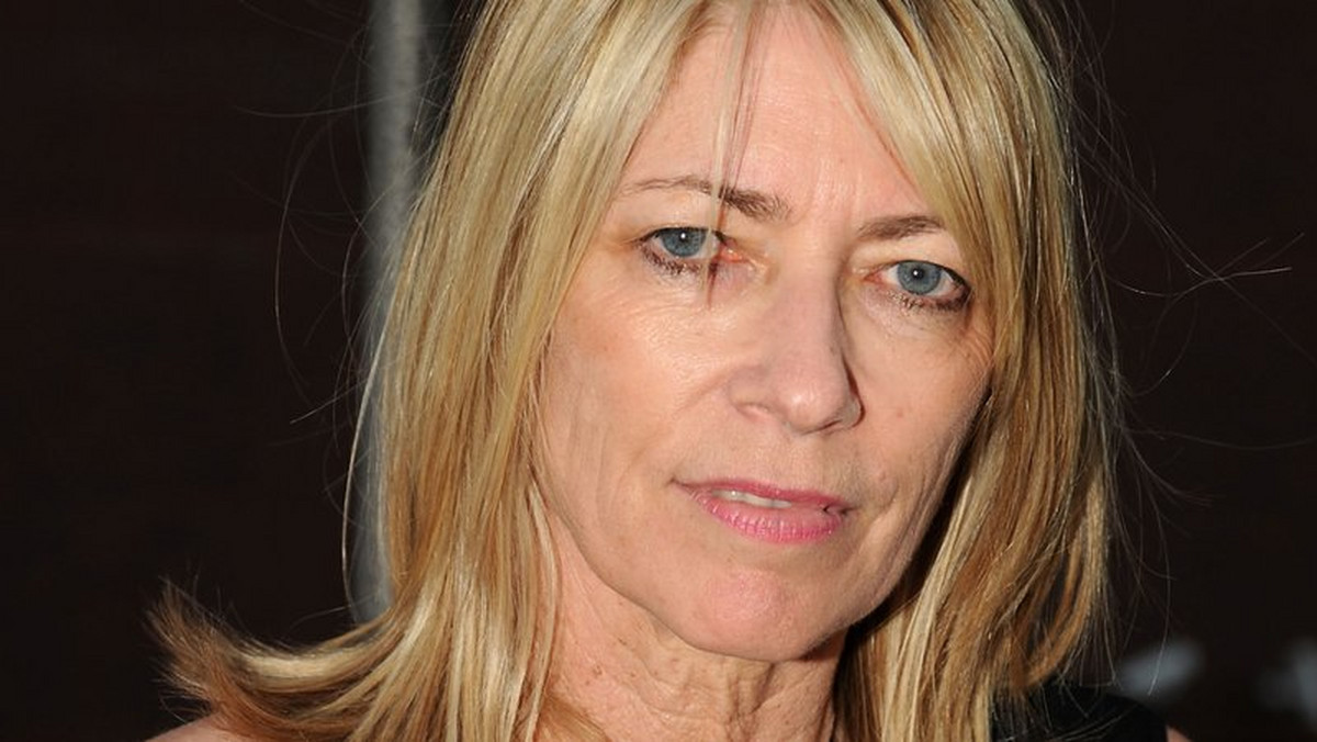 Kim Gordon przez ponad trzydzieści lat była basistką kultowego zespołu Sonic Youth. Okres ten stanowi także ramy, w których zmieścił się niezwykle ważny etap jej prywatnego życia — małżeństwo z Thourstonem Moore'em. Niezwykła para stanowiła żywy dowód na możliwość normalnego życia w rockandrollowym świecie.