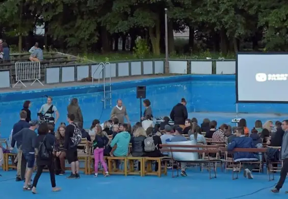 Wnętrze basenu w Poznaniu zmieniło się w salę kinową. "Szalony pomysł"