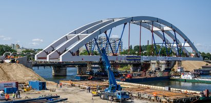 Rośnie nowy most kolejowy nad Martwą Wisłą