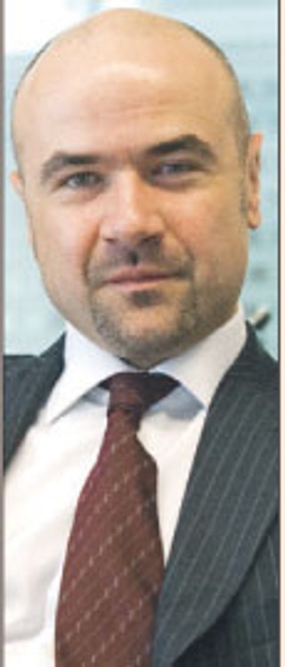 Czy podniesienie minimalnej płacy oznacza konieczność zmiany umów o pracę