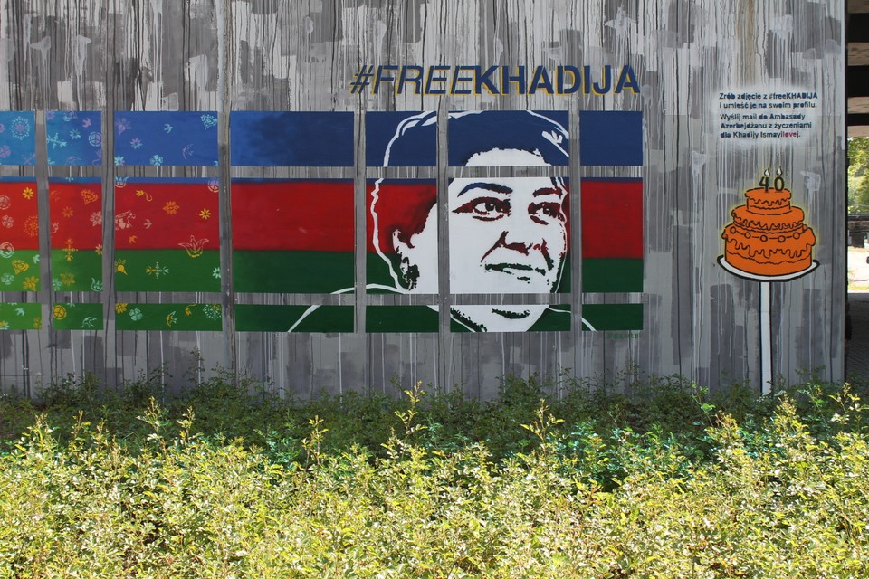 Nowy mural w Warszawie. Poświęcony skazanej politycznie dziennikarce 