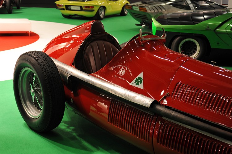 Salon samochodowy w Bolonii