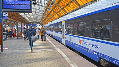 PKP Intercity zapowiada więcej miejsc w pociągach w okresie Wszystkich Świętych