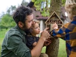 Jest dobrze? Oto, jakie ekopostawy przekazują Polacy swoim dzieciom