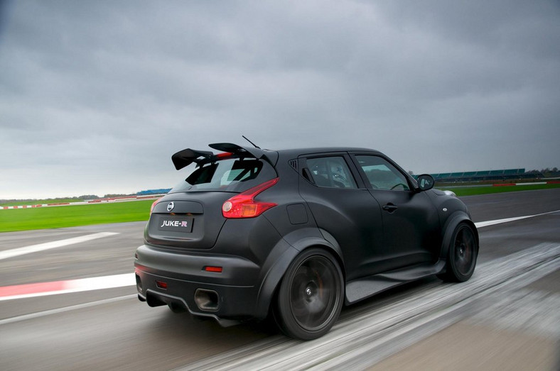 Nissan Juke-R już na torze