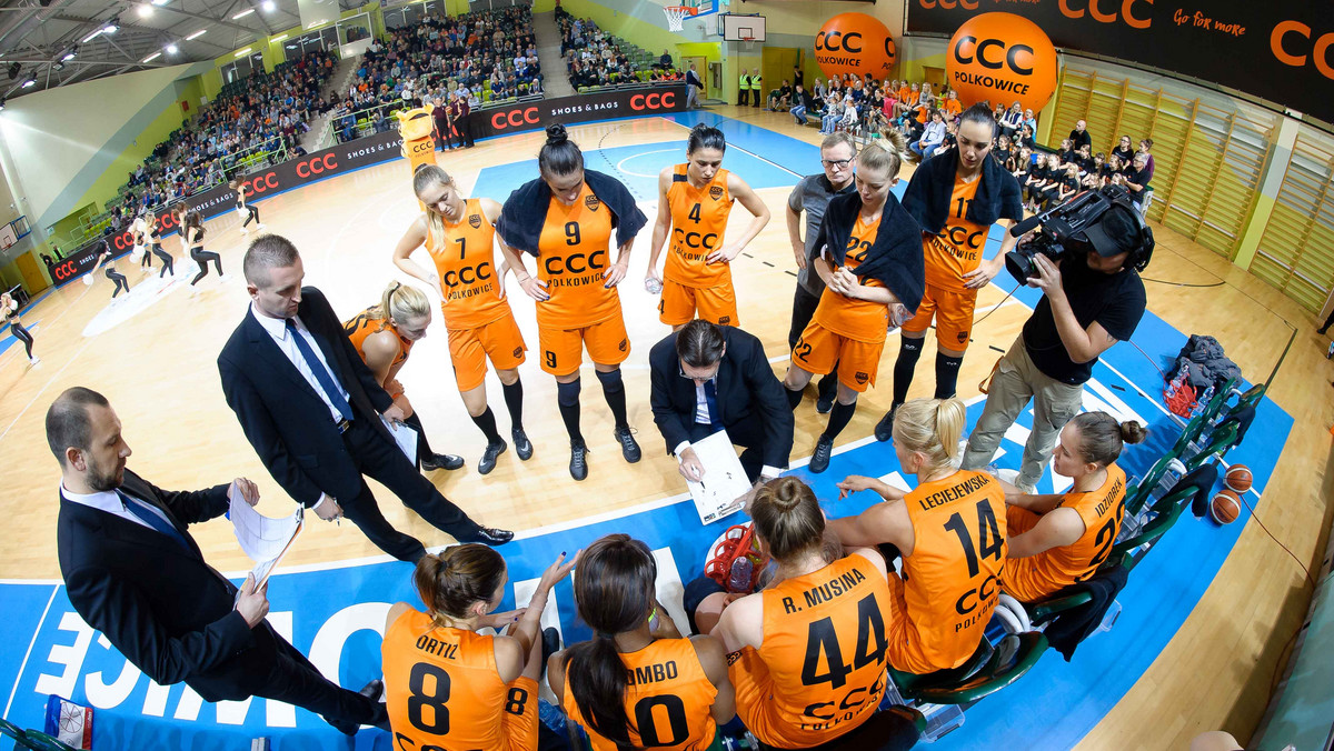 W sobotę w ramach 3. kolejki Basket Ligi Kobiet obejrzeliśmy cztery bardzo ciekawe widowiska. Komplet punktów wywalczyły ekipy z Ostrowa Wielkopolskiego, Lublina, Krakowa i Polkowic, a liderem rozgrywek pozostała drużyna CCC. Kolejne mecze w elicie już w niedzielę.