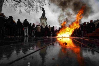 Francja: 1723 aresztowanych podczas protestów 'żółtych kamizelek'