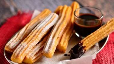idealne churros - chrupiące z zewnątrz, miękkie w środku. hiszpański p