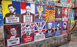 Demokracja, król coraz bardziej nagi