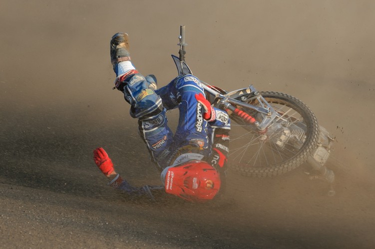 Groźne upadki Piotra Pawlickiego w meczu Ekstraligi żużla