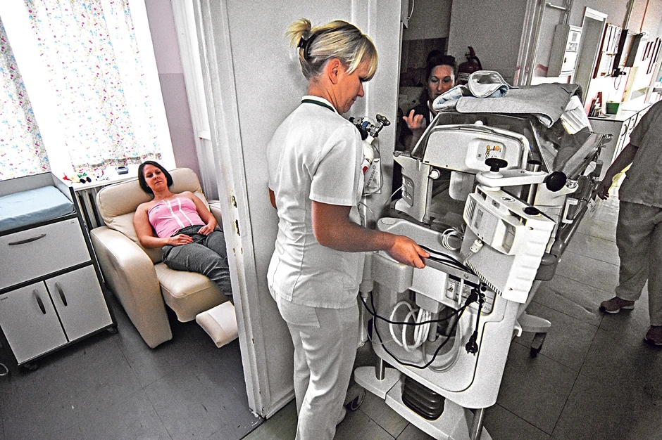 Mama Kristina na pitanje kakav je osećaj prvi put držati bebu nije mogla da odgovori, već je zaplakala