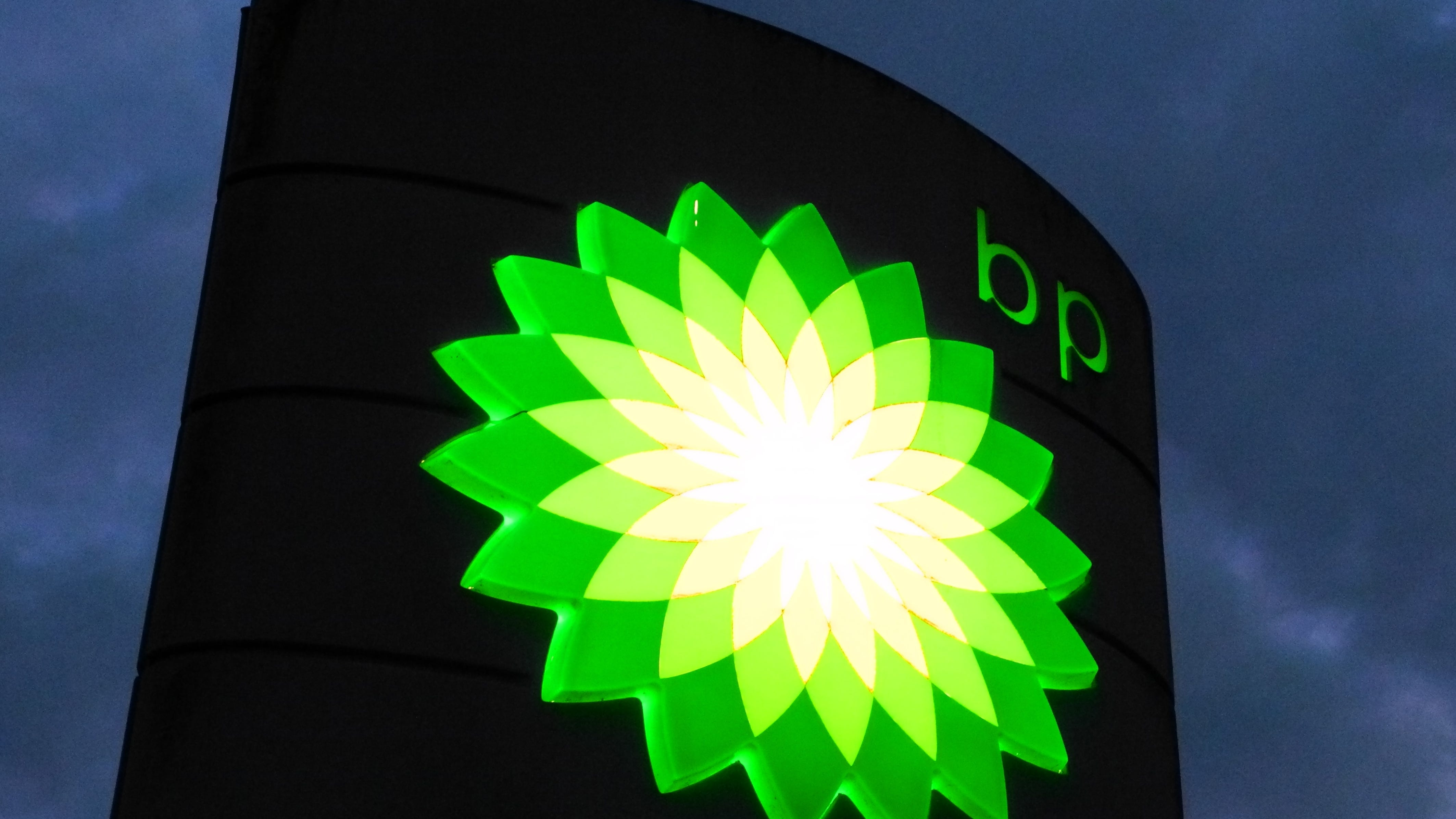 BP warns of weak oil trading despite production boost