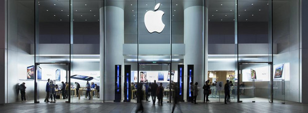 Komisja Europejska uznała, że w latach 2003–2014 Irlandia bezprawnie zgodziła się na obniżenie koncernowi Apple podatku dochodowego i nakazała mu zapłacić 13 mld euro plus odsetki.