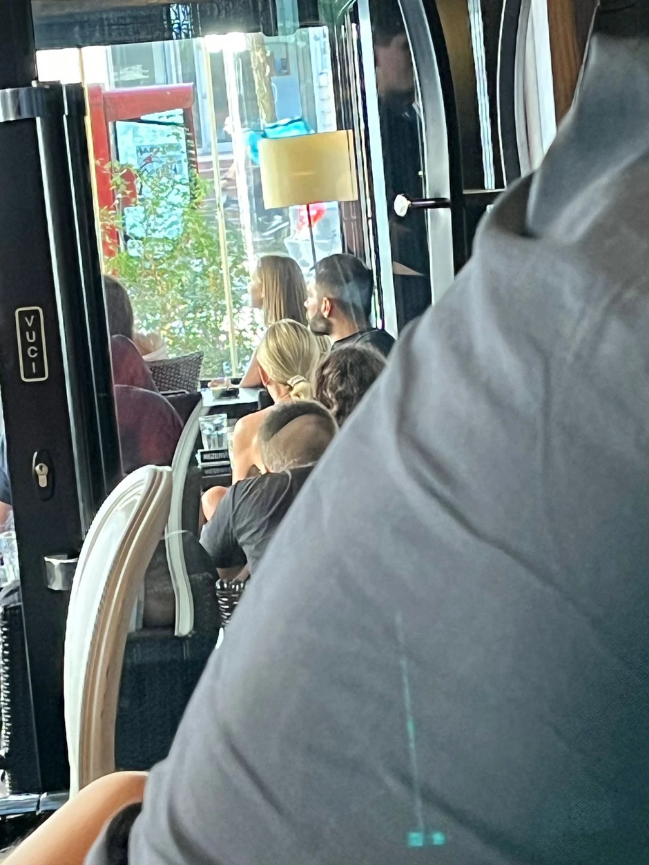 Zoran Pajić gleda utakmicu