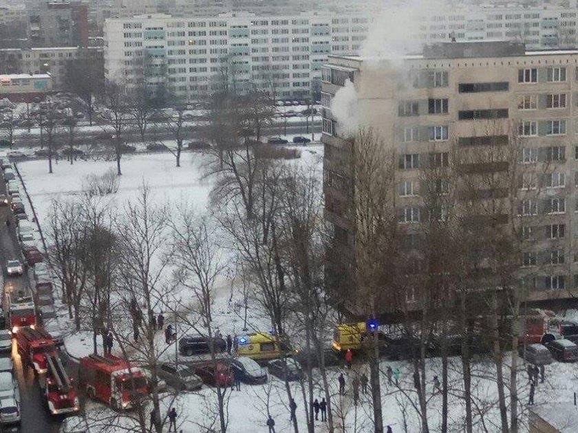 Matka wyskoczyła z dzieckiem przez okno. Spadli z 8. piętra