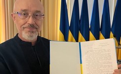 Reznikow żegnany oklaskami. Parlament przyjął wniosek, Ukraina bez ministra obrony