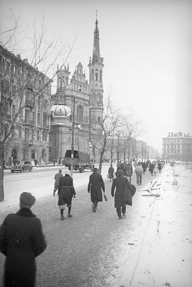 Widok z ul Marszałkowskiej w kierunku placu, lata powojenne