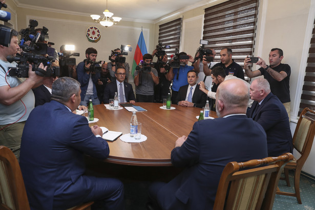 Media: Rozpoczęły się azerbejdżańsko-karabaskie rozmowy pokojowe