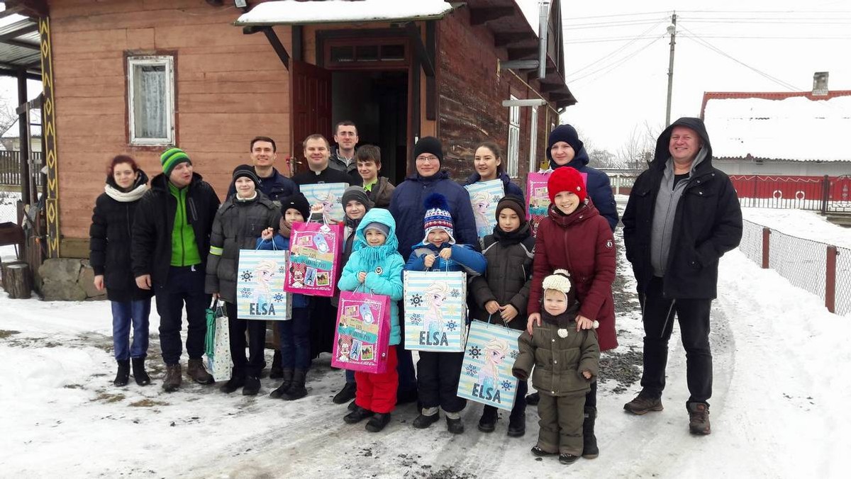 Dary zebrane przez mieszkańców Kujawsko-Pomorskiego docierają do kolejnych rejonów Białorusi. Konwój przygotowany przez członków organizacji prawicowych wyjechał z Bydgoszczy w piątek wieczorem.