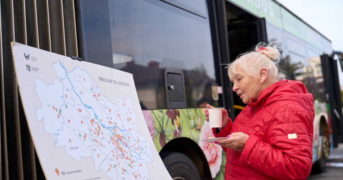 Silverbus wspomógł seniorów. Spotkania, porady, wspólna kawa