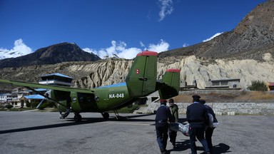 Nepal: już 29 ofiar śmiertelnych lawin i burz śnieżnych w Himalajach