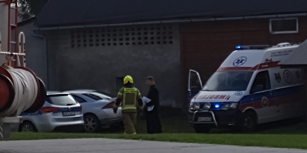 Agresywny mężczyzna rzucił się z nożem na policjantów.