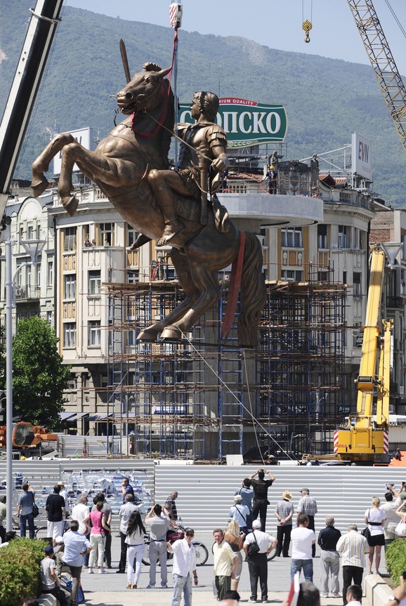 Pogledajte Slike U Skoplju Podignut Spomenik Aleksandru Makedonskom