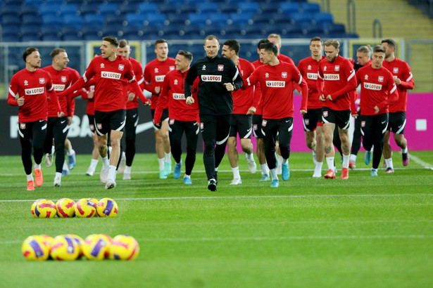 Piłkarze reprezentacji Polski podczas treningu w Chorzowie