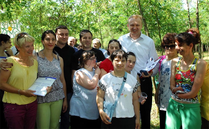 Juče ih je na salaš „Zeleni osmeh“ posetio gradonačelnik Dragan Đilas