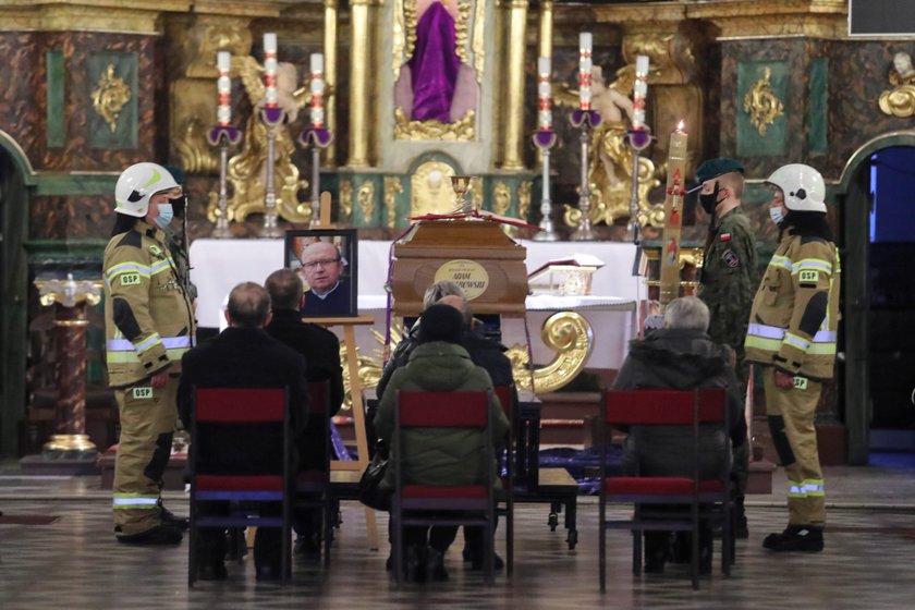 Żegnają księdza zakatowanego przez kościelnego.