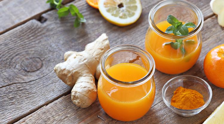 Csak narancs, citrom és gyömbér kell a fantasztikus hatású ginger shot elkészítéséhez Fotó: Getty Images