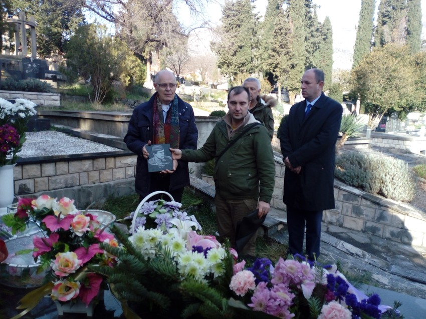 Udruženje antifašista Jablanica uručilo Radetu Aleksiću mermernu ploču sa likom Srđana 